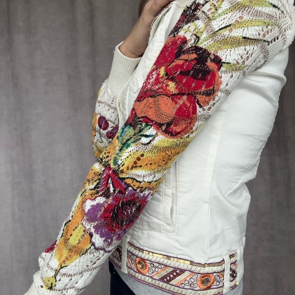 Floral Knit Sleeve White Denim Jacket by Desigual. - Size 36 / Small, Colorful! - Picture 5 of 8